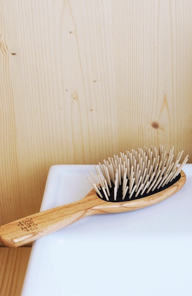 brosse à cheveux en bois