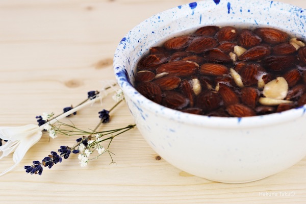 Faire tremper les amandes